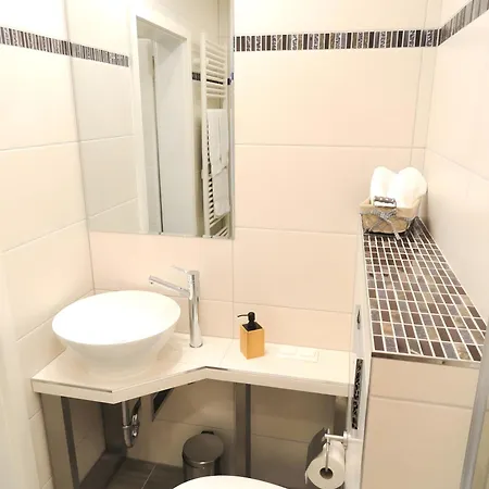 Karins * למפרטהיים